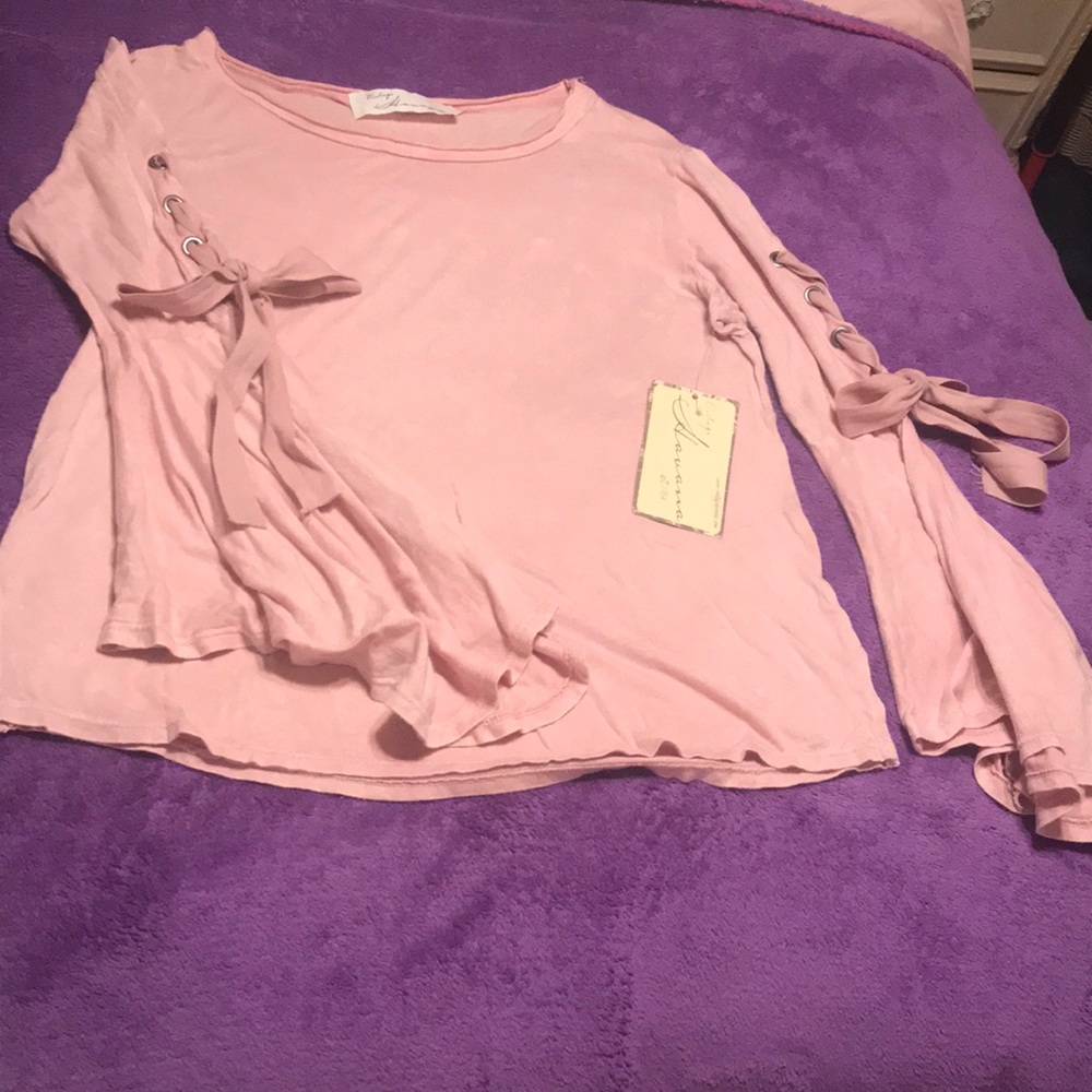 Trumpet sleeve shirt